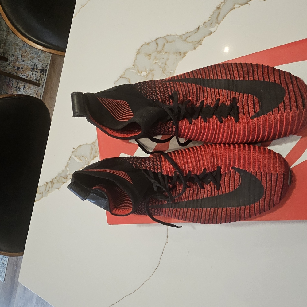 Nike Red and Black Athletic Shoes - Picture 2 of 7